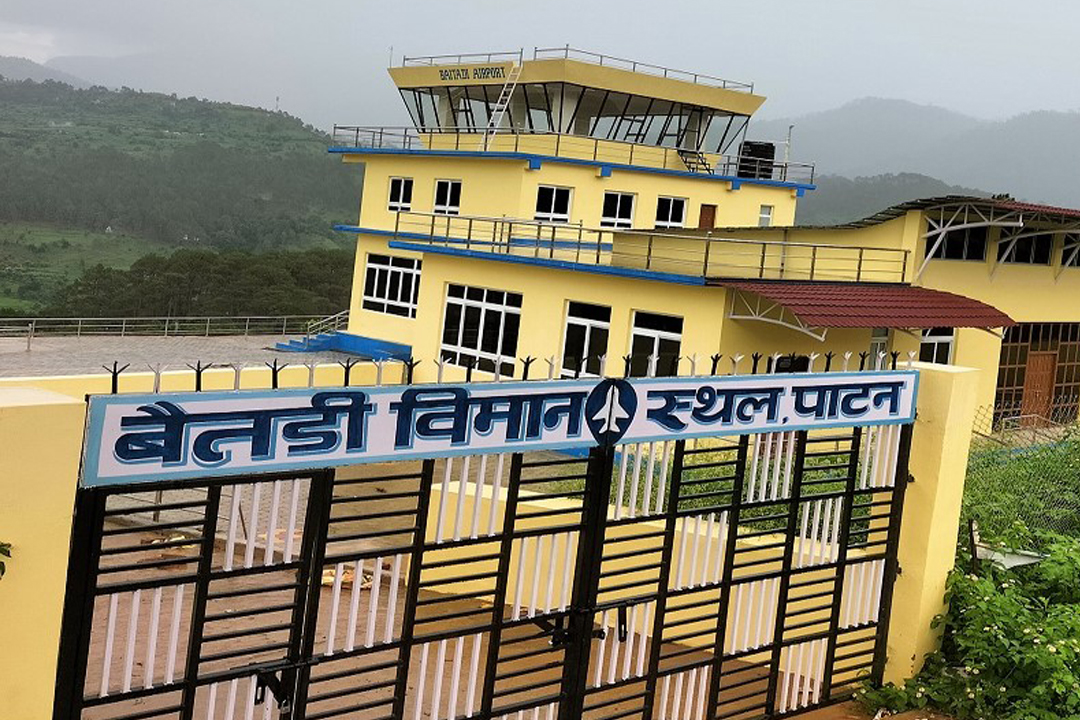 बैतडी विमानस्थलमा डेढ बर्षदेखि हवाई उडान बन्द, करोडौंका संरचना अलपत्र 